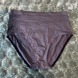 EBY Seamless High-Waist Panties - Black - Large